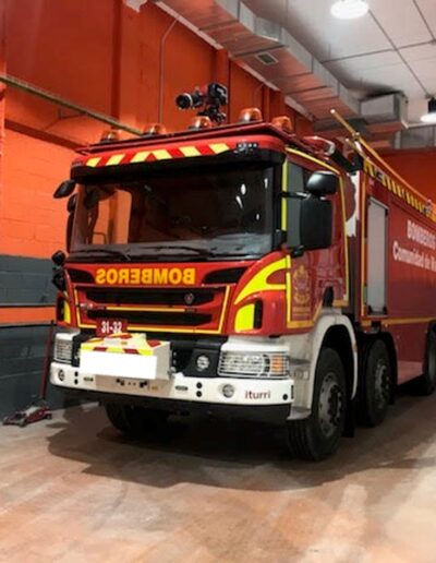 camion de bomberos reparado en rodamovil